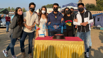 Photos: Anil kapoor celebrates his birthday on the sets of Jugjugg Jeeyo