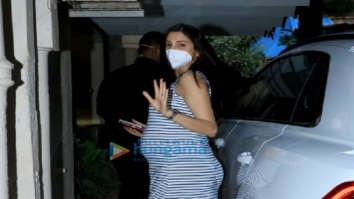 Photos: Anushka Sharma snapped at a clinic in Juhu