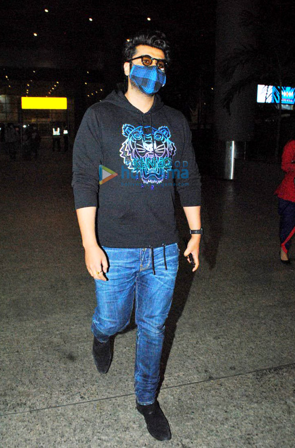 photos arjun kapoor and chunky pandey snapped at the airport 3