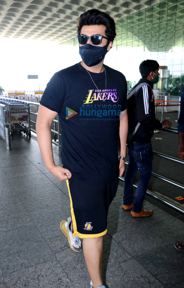 photos arjun kapoor and mithun chakraborty snapped at the airport 5