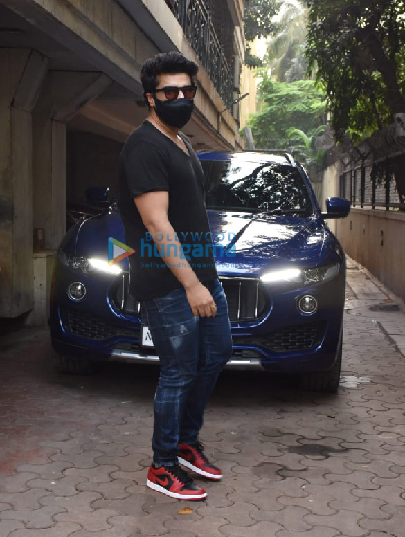 photos arjun kapoor snapped in juhu 3 2