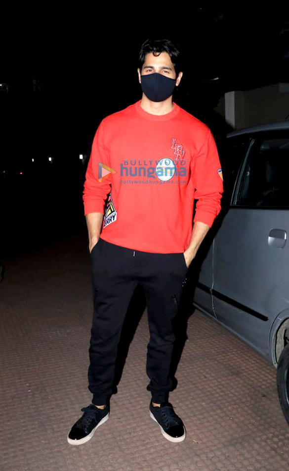 Photos: Celebs snapped at Katrina Kaif’s house in Bandra for Christmas party Photos: Celebs snapped at Katrina Kaif’s house in Bandra for Christmas party