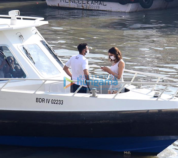 photos deepika padukone and siddhant chaturvedi snapped at gateway of india in mumbai 5 2