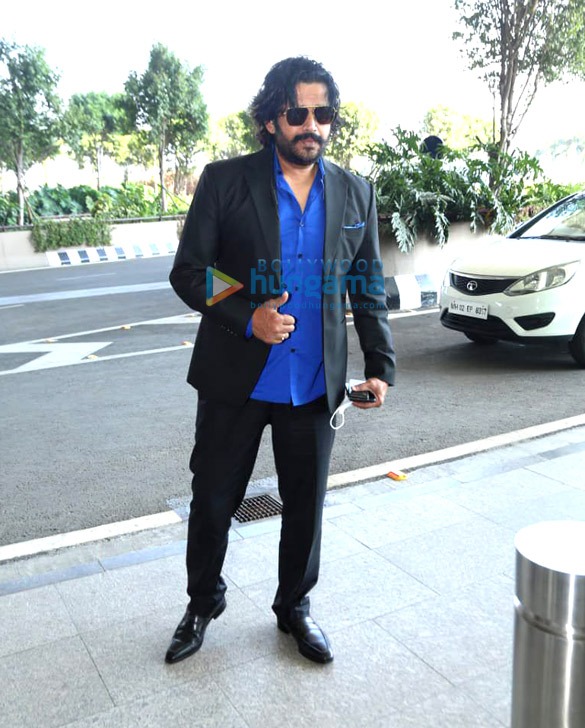 photos elli avrram and ravi kishan snapped at the airport 2