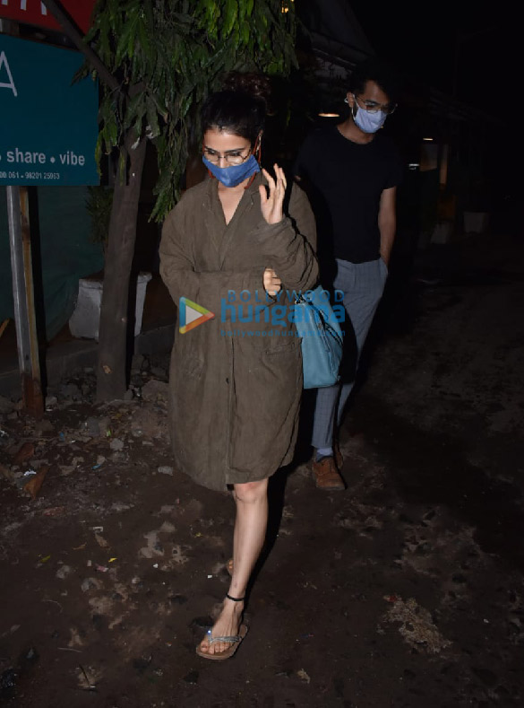 photos fatima sana shaikh snapped taking an auto rickshaw ride 2020 6