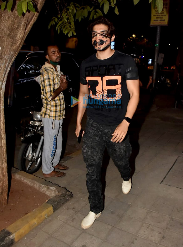 photos gurmeet choudhary nimrat kaur and debina bonnerjee snapped at food mall 3