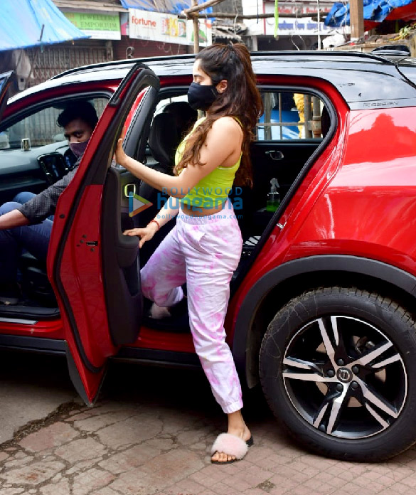 photos janhvi kapoor namrata purohit and sharmin segal spotted at pilates in khar 4