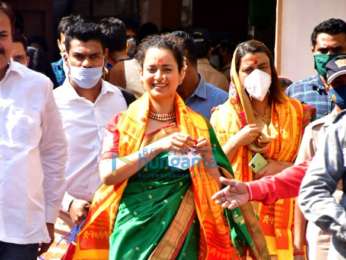 Photos: Kangana Ranaut and her sister snapped visiting Siddhivinayak temple
