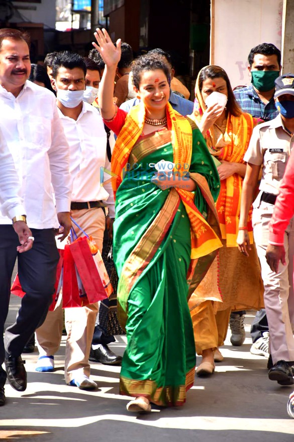photos kangana ranaut and her sister snapped visiting siddhivinayak temple 4
