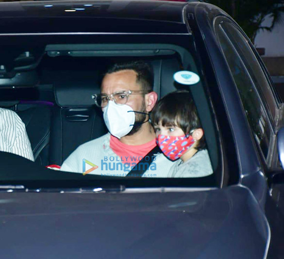 photos kareena kapoor khan saif ali khan and taimur ali khan snapped at private airport 2