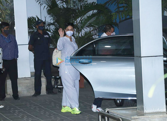 photos kareena kapoor khan saif ali khan and taimur ali khan snapped at private airport 3