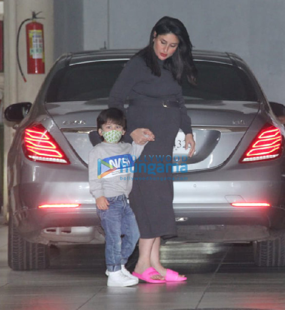 Photos: Kareena Kapoor Khan, Taimur Ali Khan and others snapped at Babita Kapoor’s house Photos: Kareena Kapoor Khan, Taimur Ali Khan and others snapped at Babita Kapoor’s house