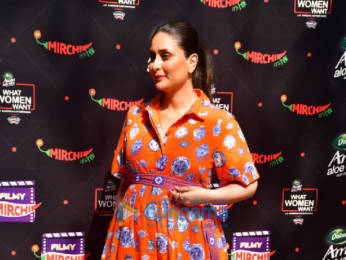 Photos: Kareena Kapoor Khan snapped at Balgandharva Rang Mandir in Bandra