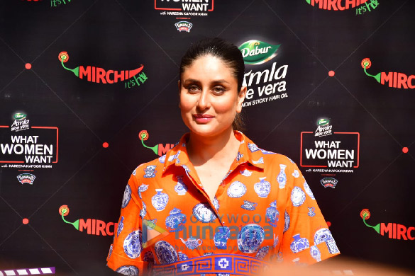 photos kareena kapoor khan snapped at balgandharva rang mandir in bandra 3