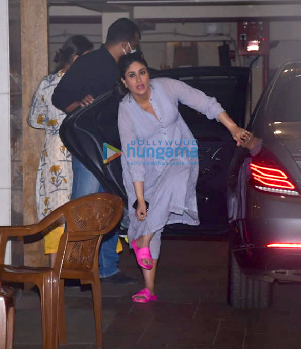 photos kareena kapoor khan spotted in bandra 1 11