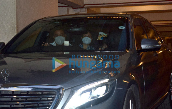 photos kareena kapoor khan with taimur ali khan and karisma kapoor spotted in bandra 3