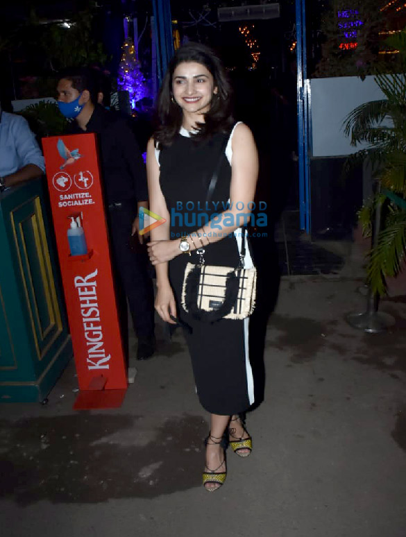 photos kartik aaryan sunny leone and prachi desai snapped in juhu 9