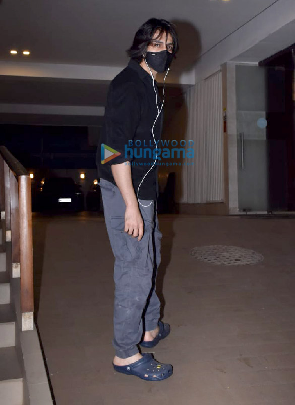 photos kartik aaryan snapped in juhu 2 4