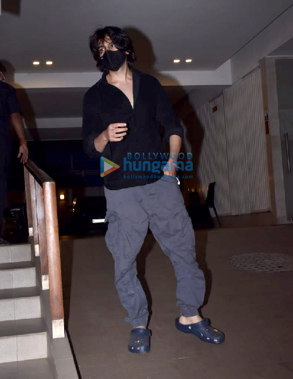 photos kartik aaryan snapped in juhu 4 3
