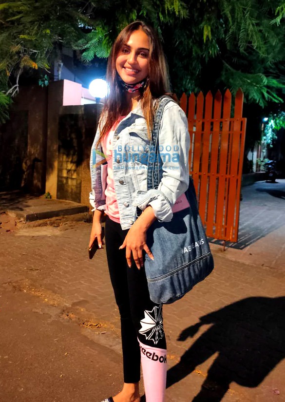 Photos: Krystle D’Souza spotted in Versova Photos: Krystle D’Souza spotted in Versova