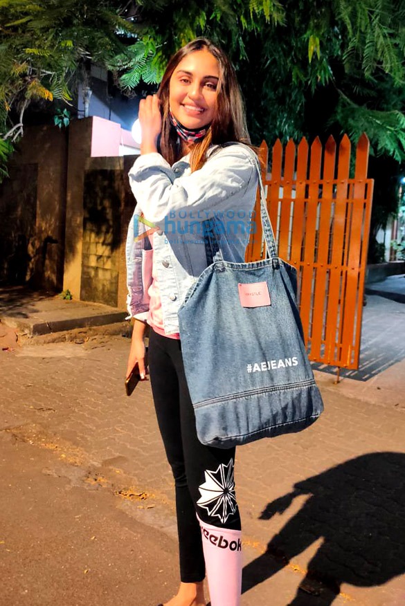 photos krystle dsouza spotted in versova 3