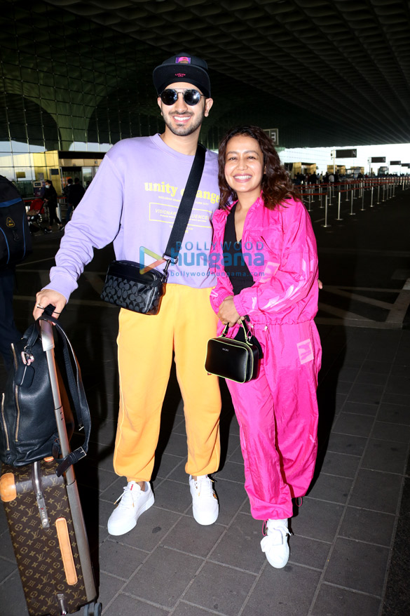 photos neha kakkar rohanpreet singh and anupriya goenka snapped at the airport 3