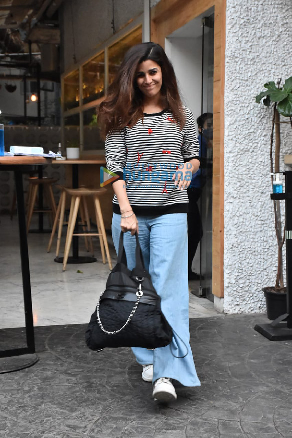 photos nimrat kaur snapped at khar 2 2
