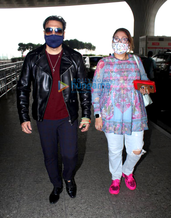photos pooja hegde and govinda snapped at the airport 2