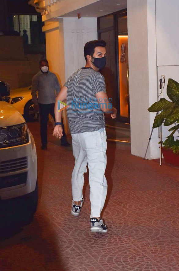 photos rajkummar rao snapped in juhu 1