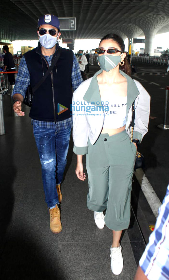 photos ranbir kapoor alia bhatt urvashi rautela mouni roy and others snapped at the airport 2