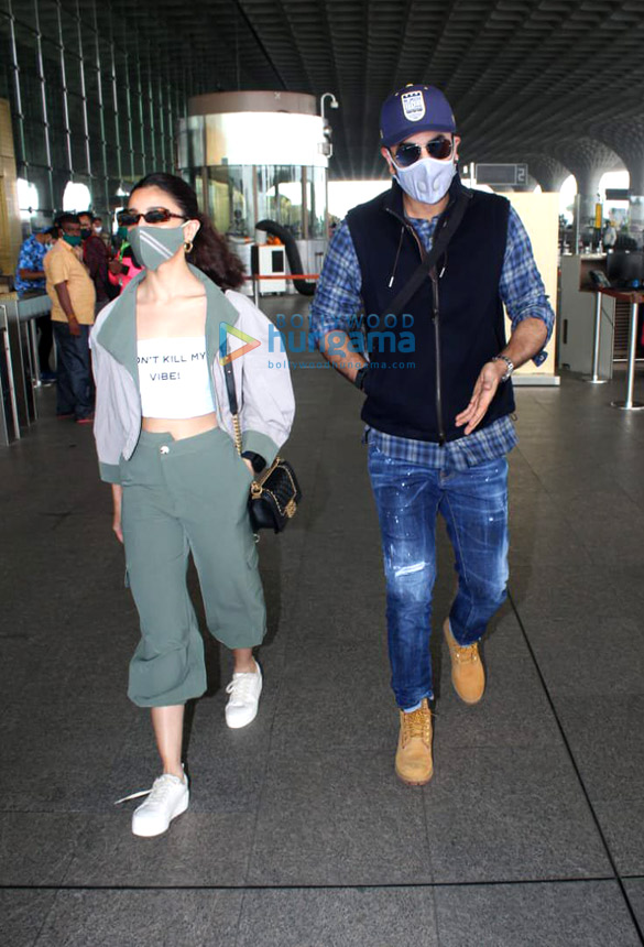 photos ranbir kapoor alia bhatt urvashi rautela mouni roy and others snapped at the airport 3