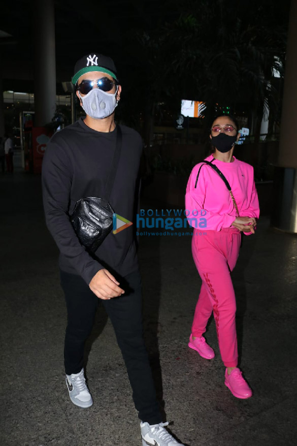 photos ranbir kapoor and alia bhatt snapped at the airport 4 2