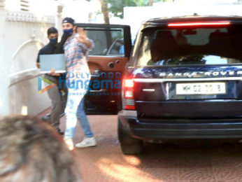 Photos: Ranbir Kapoor snapped at Luv Ranjan's office in Juhu