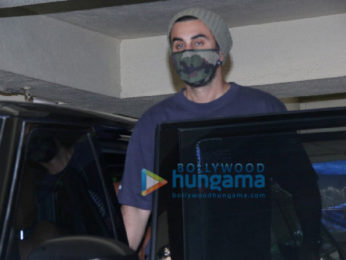 Photos: Ranbir Kapoor spotted at a dubbing studio in Khar