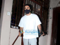 Photos: Ranbir Kapoor spotted outside Shankar Mahadevan’s dubbing studio in Bandra