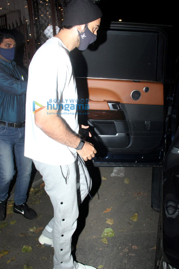 photos ranbir kapoor spotted outside shankar mahadevans dubbing studio in bandra 4