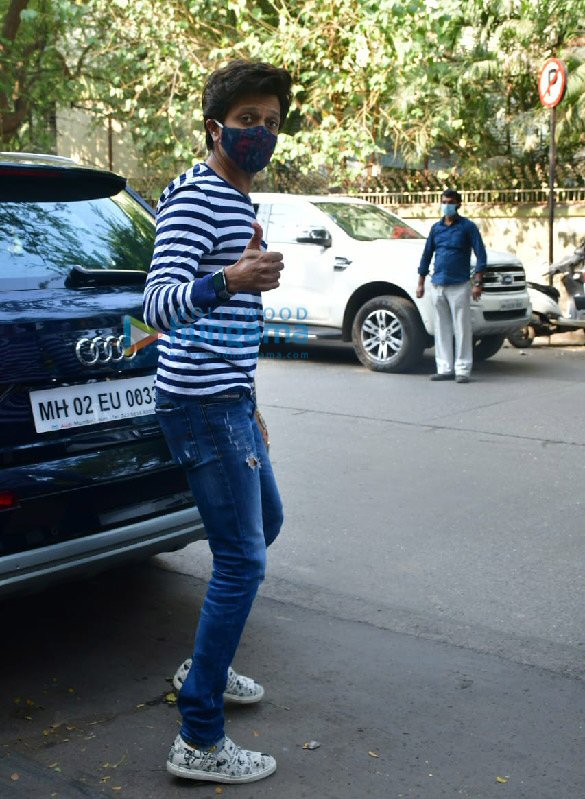 Photos: Riteish Deshmukh and Genelia D’Souza with kids for Christmas party