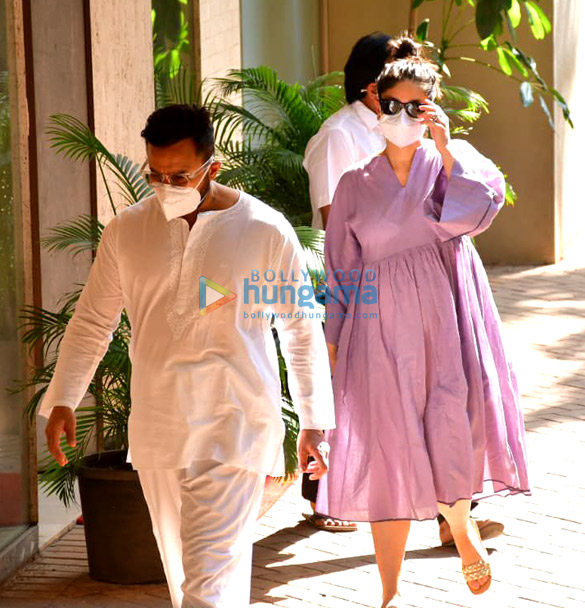 Photos: Saif Ali Khan and Kareena Kapoor Khan spotted in Bandra Photos: Saif Ali Khan and Kareena Kapoor Khan spotted in Bandra