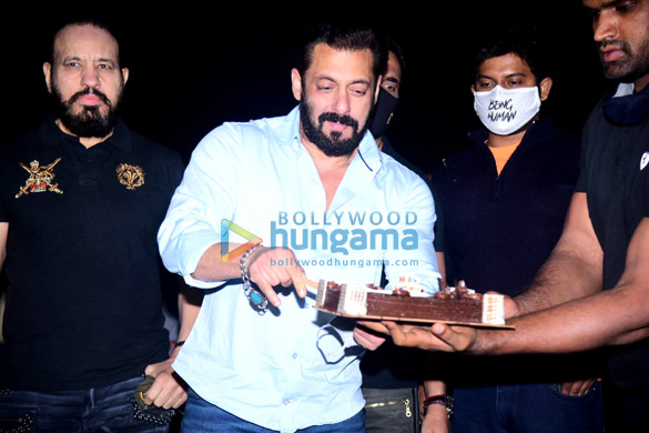photos salman khan celebrates his birthday with media at his panvel farmhouse 3