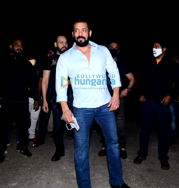 photos salman khan celebrates his birthday with media at his panvel farmhouse 4
