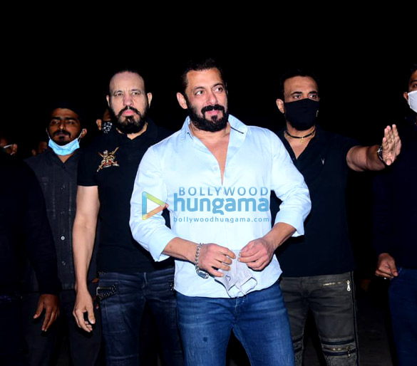 photos salman khan celebrates his birthday with media at his panvel farmhouse 9