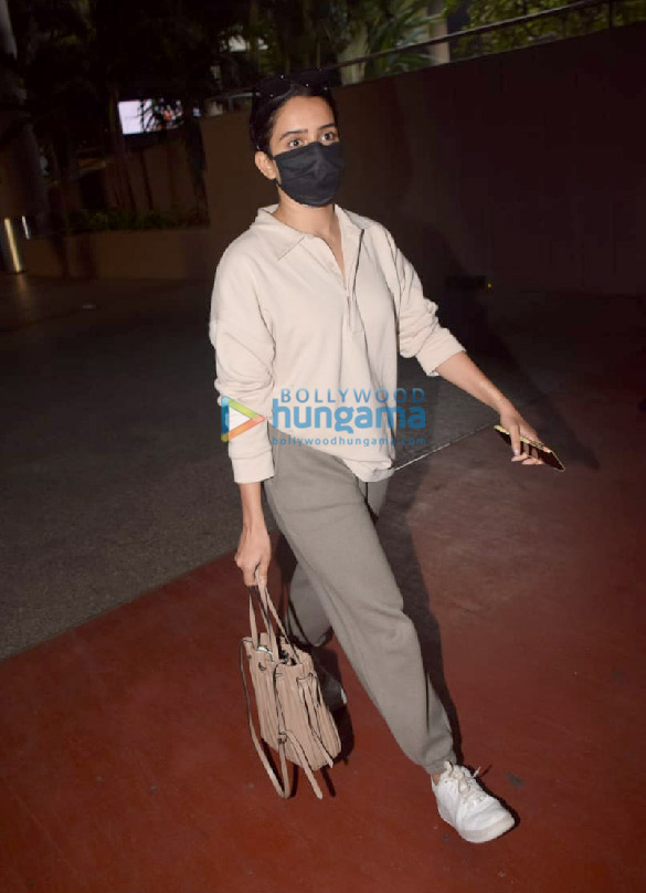 photos sanya malhotra sidharth shukla shehnaaz gill and others snapped at the airport 4