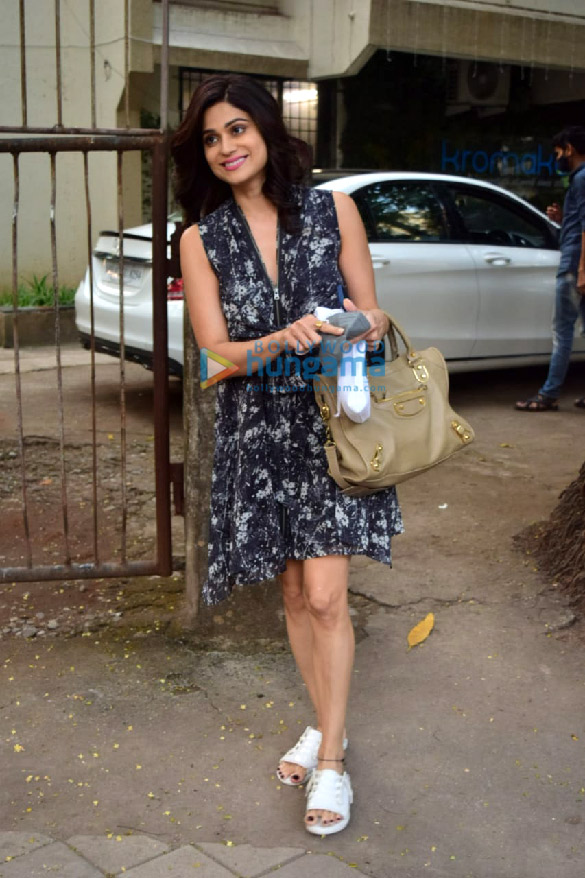 Photos: Shamita Shetty snapped at Kromakay salon in Juhu Photos: Shamita Shetty snapped at Kromakay salon in Juhu