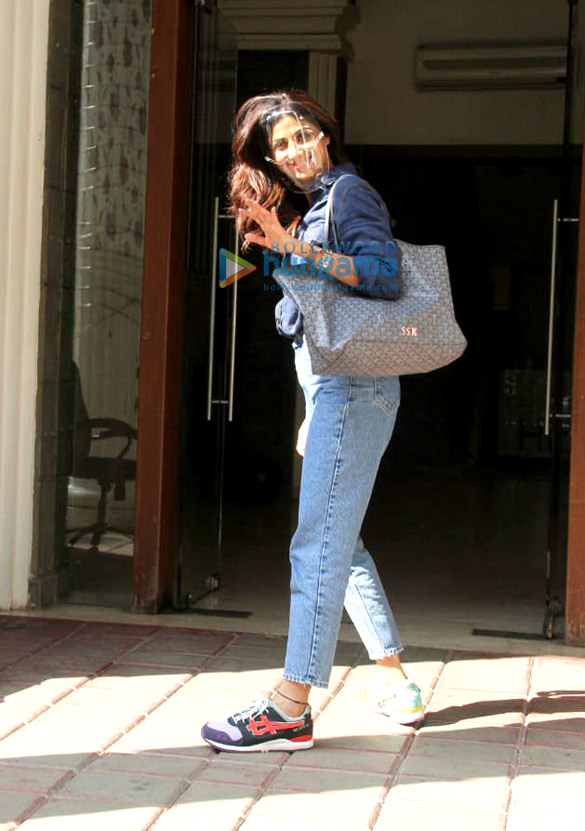 photos shilpa shetty spotted at a clinic in bandra 2