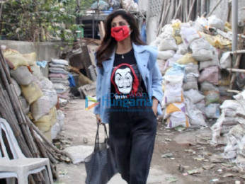 Photos: Shilpa Shetty spotted outside a dental clinic in Khar