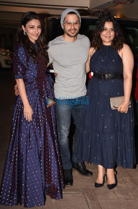 Photos: Soha Ali Khan, Kunal Khemmu and Shikha Talsania snapped at Kareena Kapoor Khan’s New Year party Photos: Soha Ali Khan, Kunal Khemmu and Shikha Talsania snapped at Kareena Kapoor Khan’s New Year party