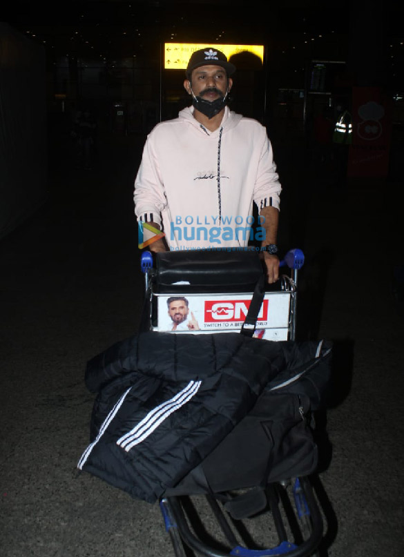 photos sohum shah and nupur sanon snapped at the airport 4