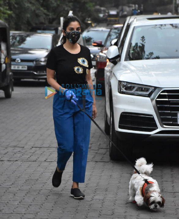 Photos: Sophie Choudry snapped in Pali Hill Photos: Sophie Choudry snapped in Pali Hill