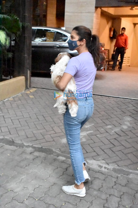 photos sophie choudry spotted in bandra 3 2