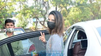 Photos: Sunny Leone snapped in Juhu